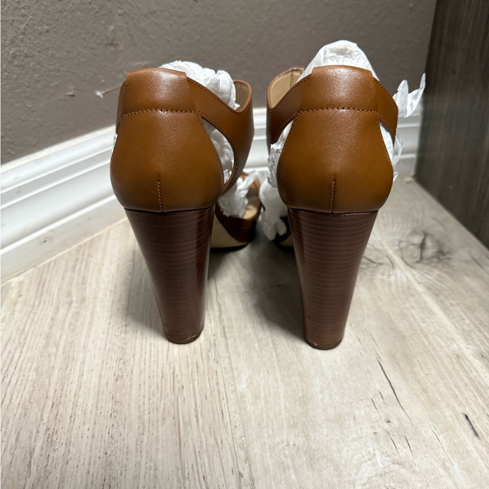 Michael Kors Tan Heeled Sandals with Gold Zipper - Picture 2 of 4
